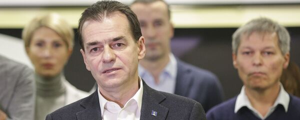 Ludovic Orban și Dacian Cioloș Ludovic Orban și Dacian Cioloș - Sputnik Moldova-România