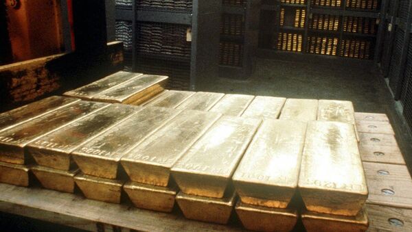 Undated photo of gold ingots in the strongroom of the Swiss national bank in Bern. The Swiss government on Wednesday, April 12, 2000 - Sputnik Moldova-România