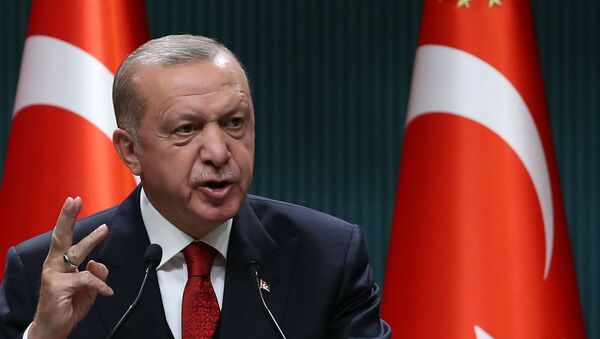 Президент Турции Реджеп Тайип Эрдоган во время пресс-конференции после заседания кабинета министров (21 сентября 2020). Анкара - Sputnik Moldova-România