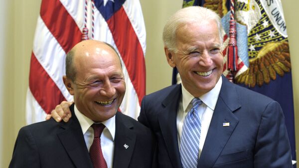 Joe Biden și Traian Băsescu - Sputnik Moldova-România
