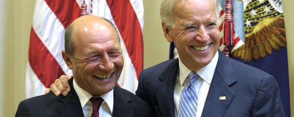 Joe Biden și Traian Băsescu - Sputnik Moldova-România