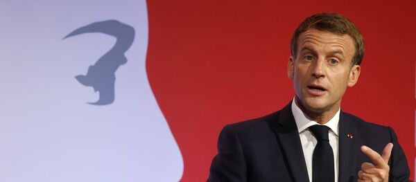 Emmanuel Macron aux Mureaux - Sputnik Moldova-România