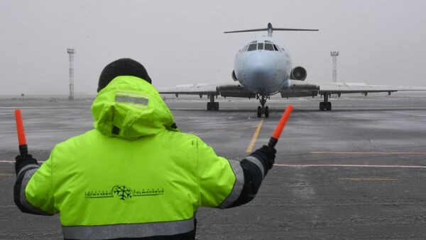 Самолет Ту-154 авиакомпании Алроса после посадки в аэропорту Толмачево в Новосибирске - Sputnik Молдова
