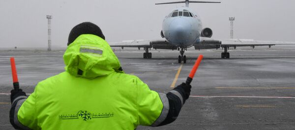 Самолет Ту-154 авиакомпании Алроса после посадки в аэропорту Толмачево в Новосибирске Самолет Ту-154 авиакомпании Алроса после посадки в аэропорту Толмачево в Новосибирске - Sputnik Молдова