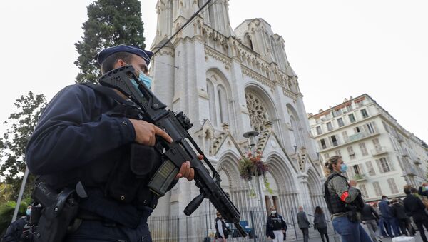 Poliția franceză, la biserica Notre Dame din Nisa, Franța, dup atac - Sputnik Moldova-România