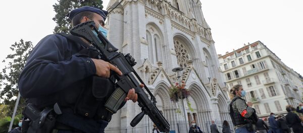 Poliția franceză, la biserica Notre Dame din Nisa, Franța, dup atac - Sputnik Moldova-România