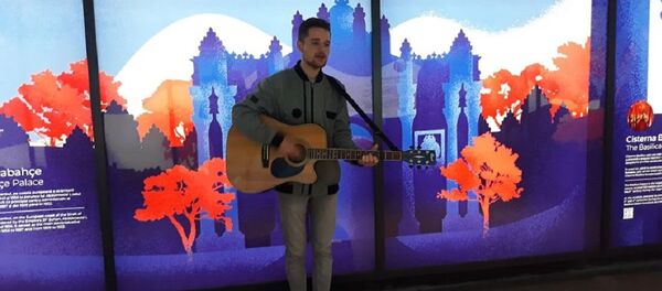 Interpretul Alex Cara (Alexandru Carabețchi), în subteran de la Vidacut  - Sputnik Moldova