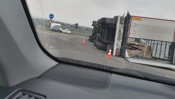 Un camion s-a răsturnat în raionul Florești - Sputnik Moldova