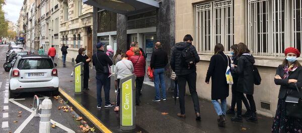 Граждане Молдовы голосуют на выборах президента Молдовы во Франции  - Sputnik Moldova