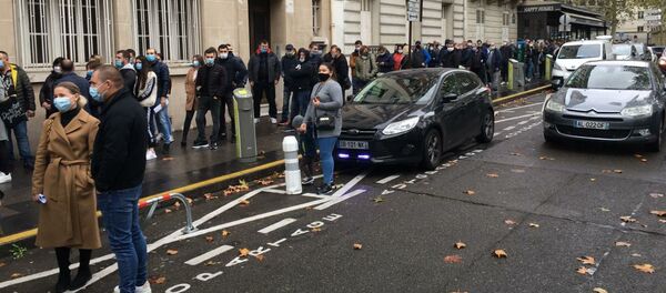 Граждане Молдовы голосуют на выборах президента Молдовы во Франции - Sputnik Moldova