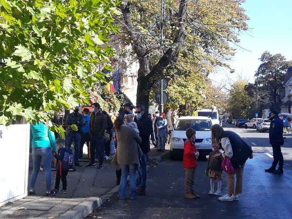 Moldovenii își aleg președintele: ce se întâmplă la București Moldovenii își aleg președintele: ce se întâmplă la București - Sputnik Moldova-România