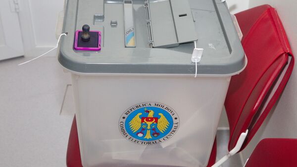 Выборы президента: Выездная урна прибыла в райбольницу Комрата - Sputnik Молдова