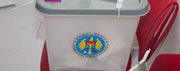 Выборы президента: Выездная урна прибыла в райбольницу Комрата - Sputnik Moldova