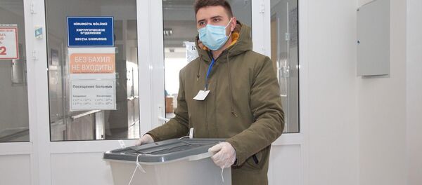 Выборы президента: Выездная урна прибыла в райбольницу Комрата - Sputnik Moldova