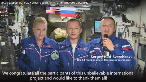 Экипаж МКС записал поздравление, посвященное 20-летию ее заселения - видео - Sputnik Молдова