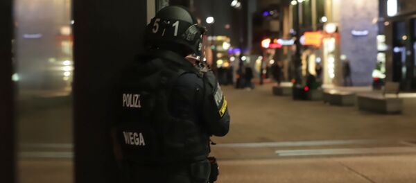 Неизвестный открыл огонь в синагоге в Вене, а затем подорвал себя, Австрия Неизвестный открыл огонь в синагоге в Вене, а затем подорвал себя, Австрия - Sputnik Молдова