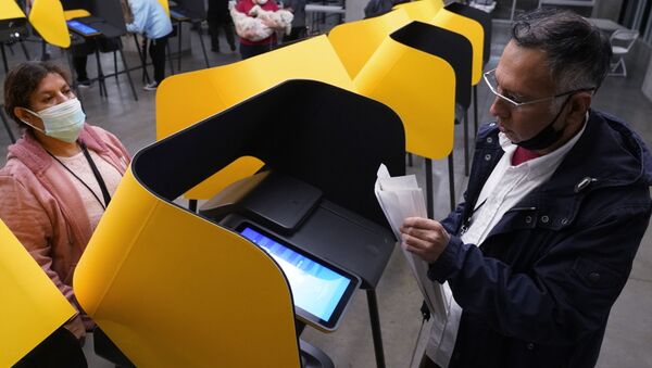 Избирательный участок в лос-Анджелесе - Sputnik Молдова