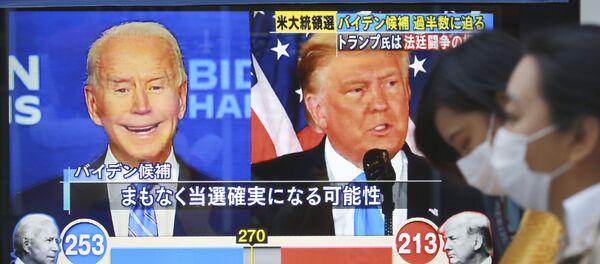 Rezultatele alegerilor prezidențiale din SUA prezentate pe TV în Japonia Rezultatele alegerilor prezidențiale din SUA prezentate pe TV în Japonia - Sputnik Moldova-România
