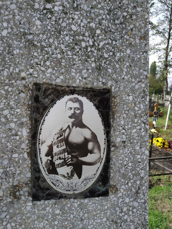 В Кишиневе почтили память волжского богатыря Ивана Заикина В Кишиневе почтили память волжского богатыря Ивана Заикина - Sputnik Молдова