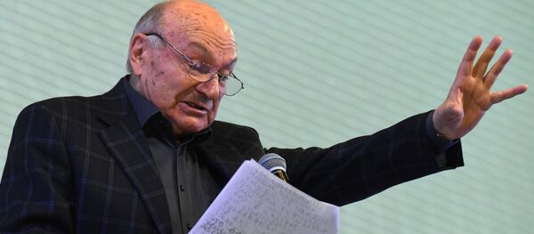 Писатель Михаил Жванецкий на творческом вечере в рамках Московского культурного форума 2017 в Центральном Манеже Писатель Михаил Жванецкий на творческом вечере в рамках Московского культурного форума 2017 в Центральном Манеже - Sputnik Молдова