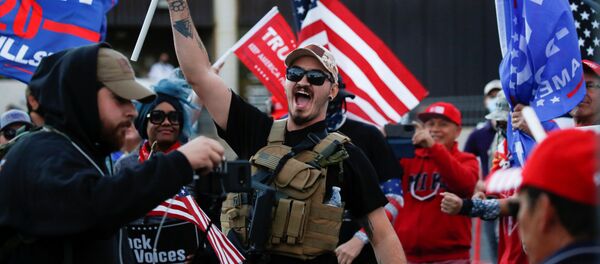 Сторонники президента США Дональда Трампа на акции протеста Stop the Steal в Фениксе, США - Sputnik Moldova-România