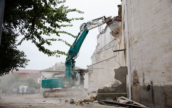 Здание Национальной филармонии не подлежит реставрации. Строение сносят, чтобы на месте него возвести новое здание филармонии. - Sputnik Молдова