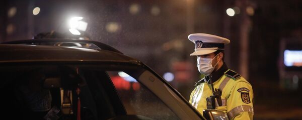 Restricții de circulație pe timp de noapte în România - verificări efectuate de poliție Restricții de circulație pe timp de noapte în România - verificări efectuate de poliție - Sputnik Moldova-România