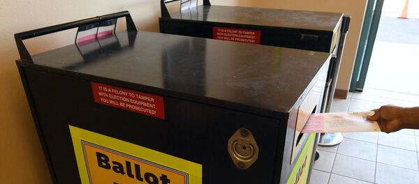 Des boîtes officielle de dépôt de vote Des boîtes officielle de dépôt de vote - Sputnik Moldova-România