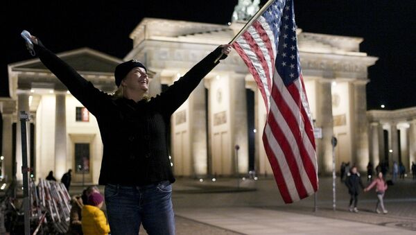 Празднование победы Джо Байдена на площади перед  Бранденбургскими воротам в Берлине - Sputnik Moldova