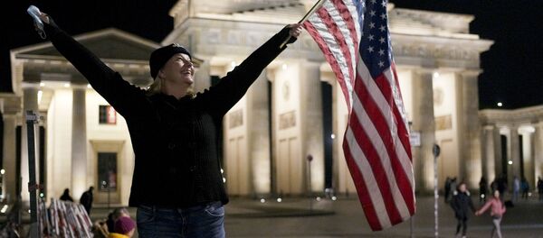 Празднование победы Джо Байдена на площади перед  Бранденбургскими воротам в Берлине - Sputnik Moldova