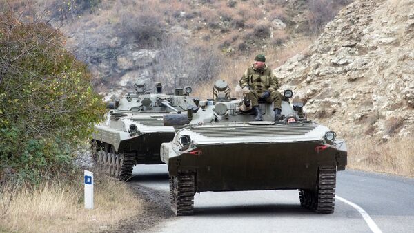 Боевые машины пехоты российских миротворцев в Нагорном Карабахе - Sputnik Молдова