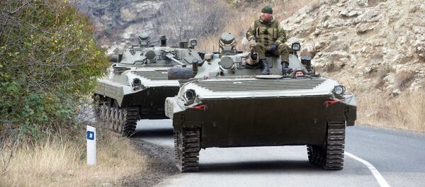 Боевые машины пехоты российских миротворцев в Нагорном Карабахе - Sputnik Молдова