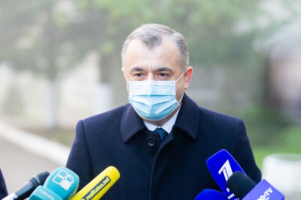 Инаугурация Санду под рев тракторов и неопределенность в политике Молдовы Инаугурация Санду под рев тракторов и неопределенность в политике Молдовы - Sputnik Молдова