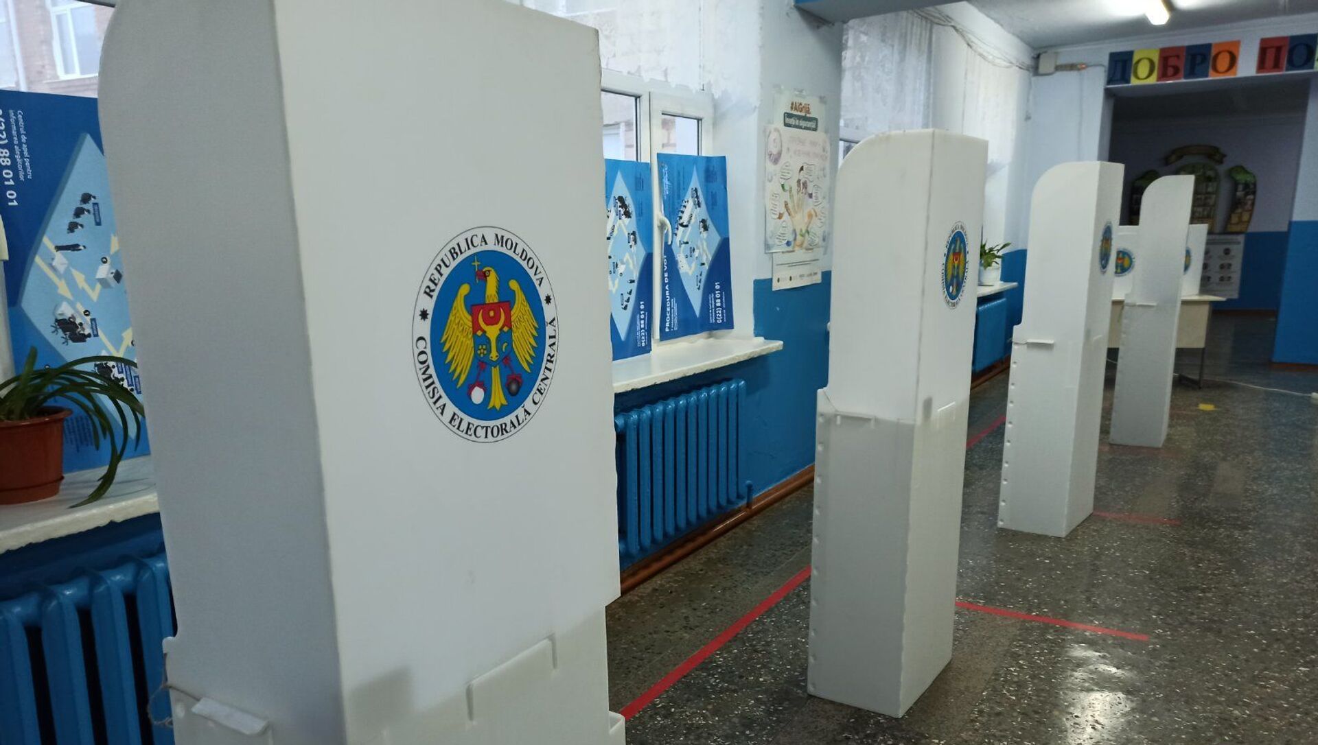 Голосование в Комрате на выборах президента Молдовы. Второй тур - Sputnik Молдова, 1920, 29.04.2021