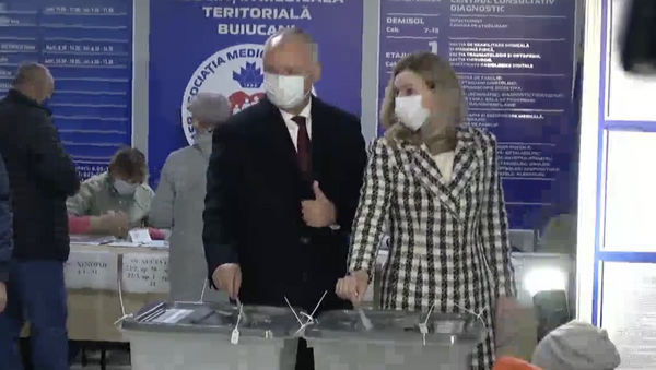Concurentul electoral independent Igor Dodon votează  - Sputnik Moldova