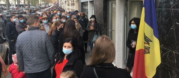 Граждане Молдовы голосуют на выборах президента Молдовы во Франции Граждане Молдовы голосуют на выборах президента Молдовы во Франции - Sputnik Moldova