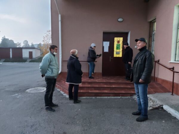 Голосование на участке, который был открыт в том числе для граждан, проживающих на территории Приднестровья - Sputnik Moldova-România