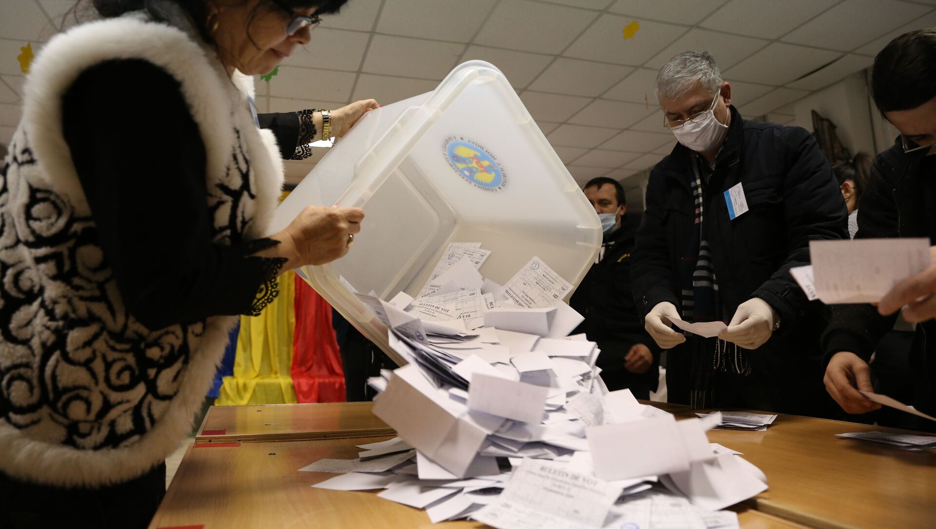 Închiderea secțiilor de votare - Sputnik Молдова, 1920, 03.06.2021