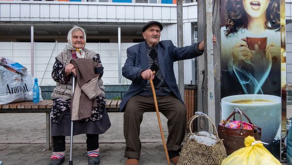 Жители на одной из улиц Степанакерта - Sputnik Moldova-România