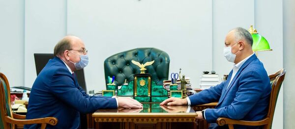 Президент Молдовы Игорь Додон встретился с послом России в Молдове Олегом Васнецовым - Sputnik Молдова
