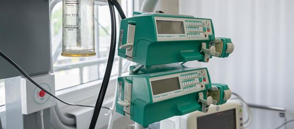 Медицинское оборудование в палате резервного коронавирусного госпиталя в автомобильном торговом центре Москва Медицинское оборудование в палате резервного коронавирусного госпиталя в автомобильном торговом центре Москва - Sputnik Молдова