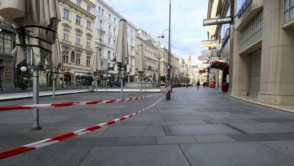 Закрытые кафе в пешеходной зоне во время локдауна, объявленного правительством в связи с коронавирусом, в Вене, Австрия - Sputnik Молдова