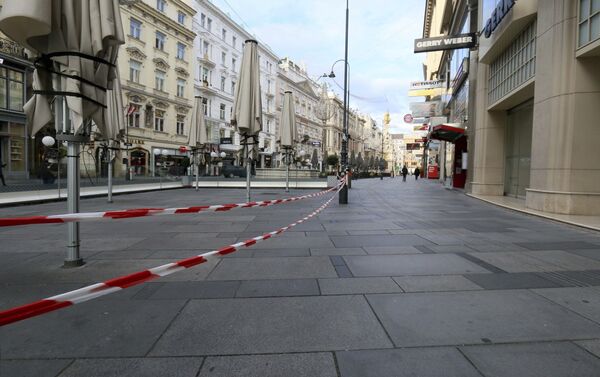 Закрытые кафе в пешеходной зоне во время локдауна, объявленного правительством в связи с коронавирусом, в Вене, Австрия - Sputnik Молдова