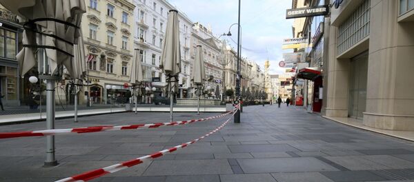 Закрытые кафе в пешеходной зоне во время локдауна, объявленного правительством в связи с коронавирусом, в Вене, Австрия - Sputnik Moldova-România