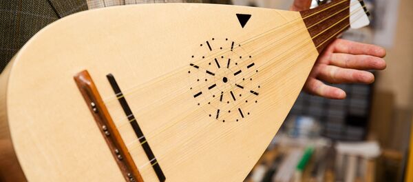 Confecționarea unei cobze presupune un proces de muncă extrem de migălos, care durează cel puțin două luni de zile - Sputnik Moldova