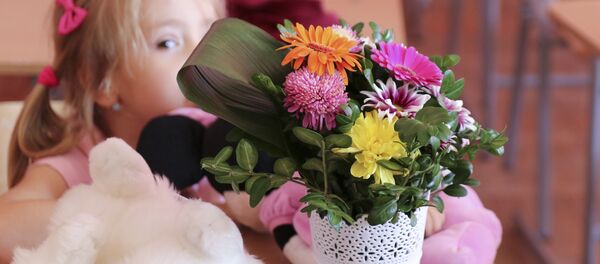 Școală, copii, flori, cadouri - Sputnik Moldova-România