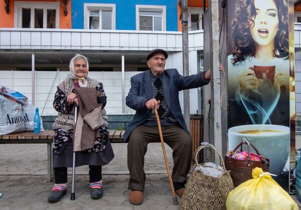 Oameni pe o stradă din Stepanakert - Sputnik Moldova-România