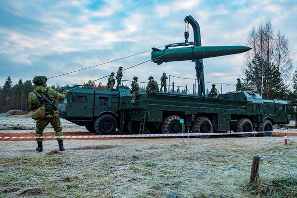 Вооруженные Силы РФ отмечают День ракетных войск и артиллерии - Sputnik Moldova-România