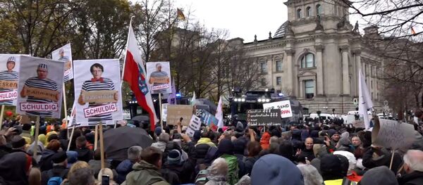 Contra restricțiilor și lockdownului. Europa e cuprinsă de proteste - Sputnik Moldova-România