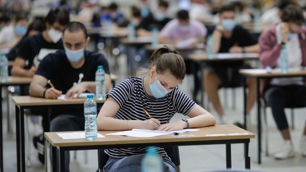 Examen, studenți la medicină - Sputnik Moldova